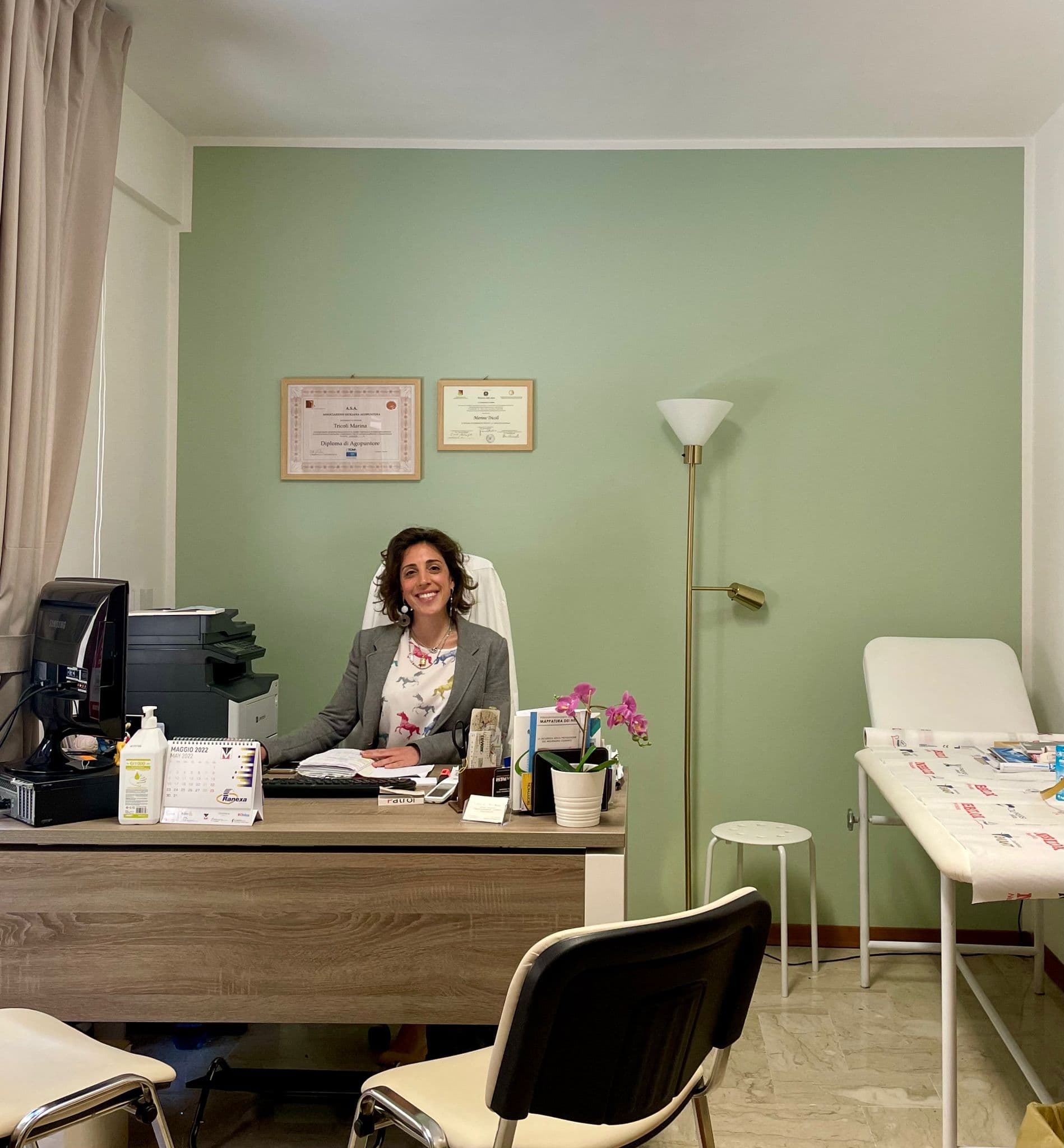 Dott.ssa Marina Tricoli nel suo studio di medicina generale a Palermo