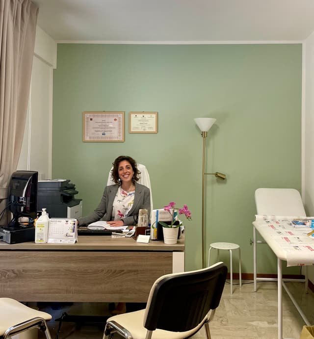 Dottoressa Marina Tricoli nel suo studio